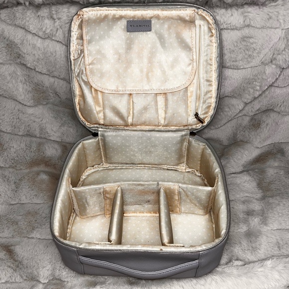 Cilantro make up travel bag in light silver/grey - Picture 4 of 12